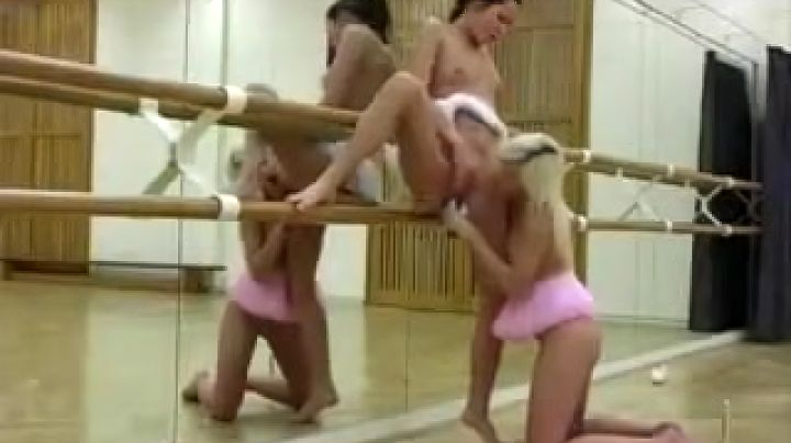 голые девушки балерины видео